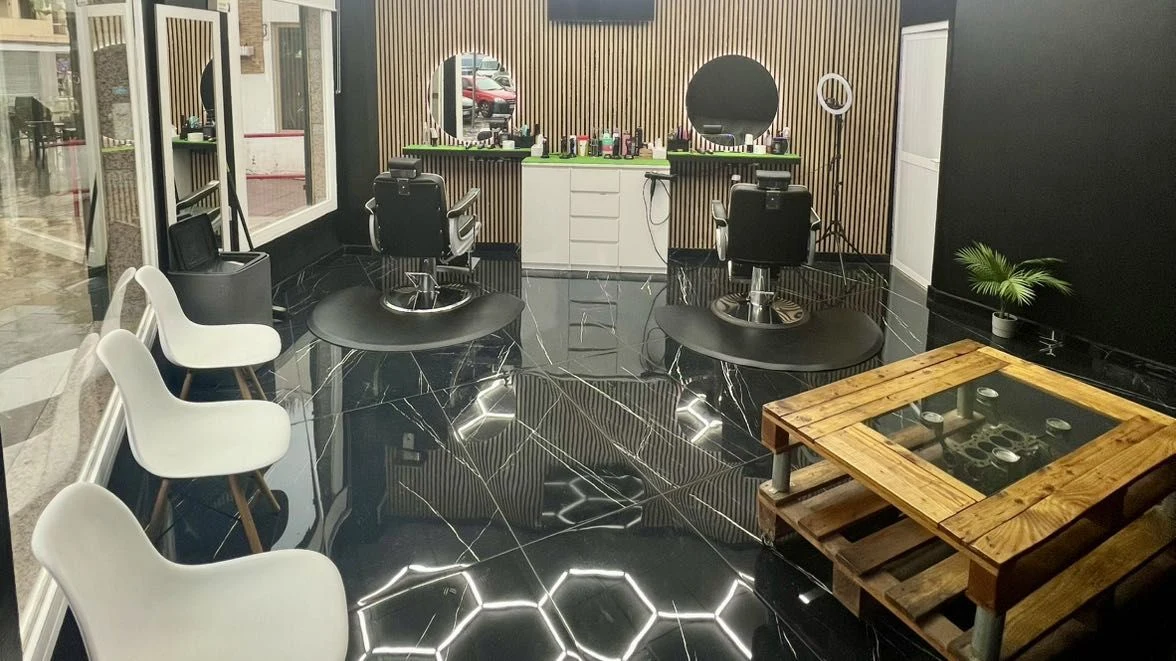 Interior de Azedin Barber — barbería en Berja
