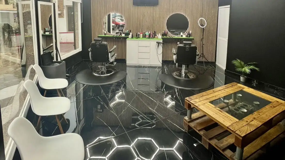 Interior de Azedin Barber — barbería en Berja